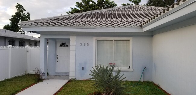 1740 NW 52nd St in Miami, FL - Building Photo - Building Photo