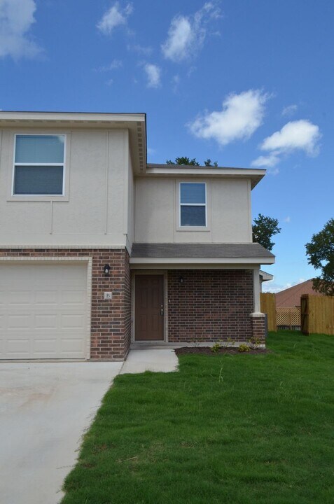 1701 Castroville Trl, Unit B 1701 in Copperas Cove, TX - Building Photo