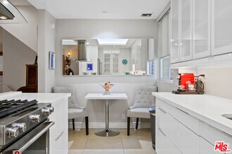 9303 Burton Wy in Beverly Hills, CA - Building Photo - Building Photo