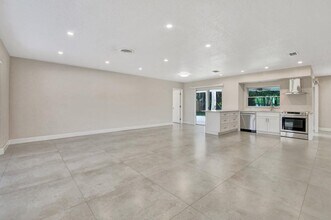 1060 NW 6th Ter in Boca Raton, FL - Building Photo - Building Photo