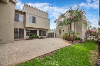 4501 Pinyon Tree Ln in Irvine, CA - Foto de edificio - Building Photo