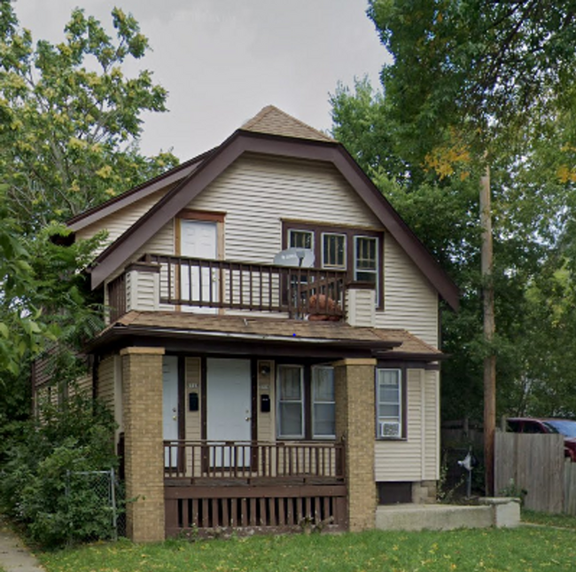 property at 3716 W Roberts St