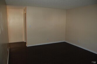 114 Westwood St in Vallejo, CA - Foto de edificio - Building Photo