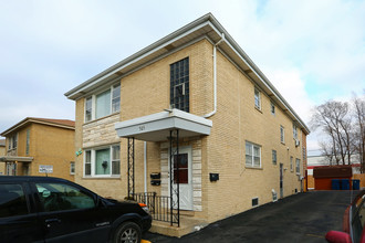 305 S Hale St in Addison, IL - Foto de edificio - Building Photo