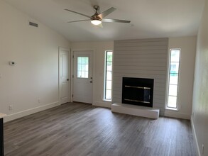 1425 Mixon Dr in Fort Walton Beach, FL - Building Photo - Building Photo