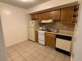 1355 Commonwealth Ave, Unit 1359-3 in Boston, MA - Building Photo