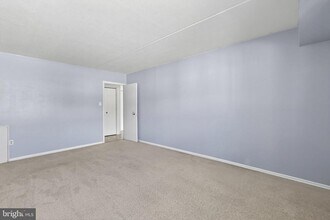 64 Welsh Tract Rd in Newark, DE - Foto de edificio - Building Photo