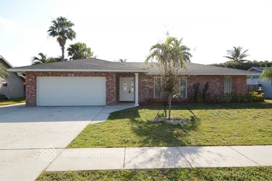 119 Ponce De Leon St in Royal Palm Beach, FL - Building Photo