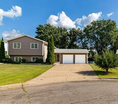 401 E Beaver St in Belle Plaine, MN - Building Photo