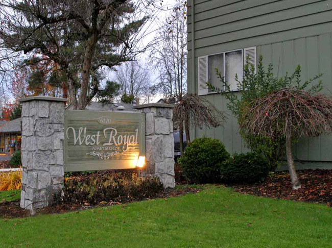 West Royal Apartments in Beaverton, OR - Foto de edificio - Building Photo