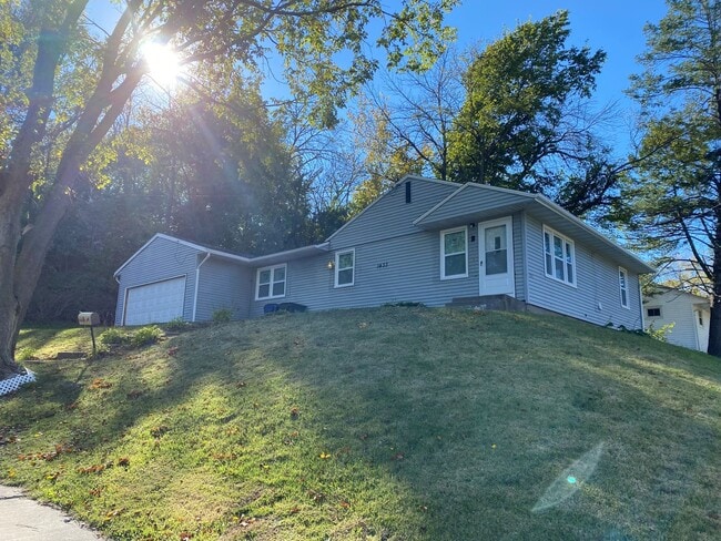 property at 1433 Kirkwood Blvd