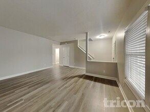 5330 Basin Park Dr in Indianapolis, IN - Building Photo - Building Photo