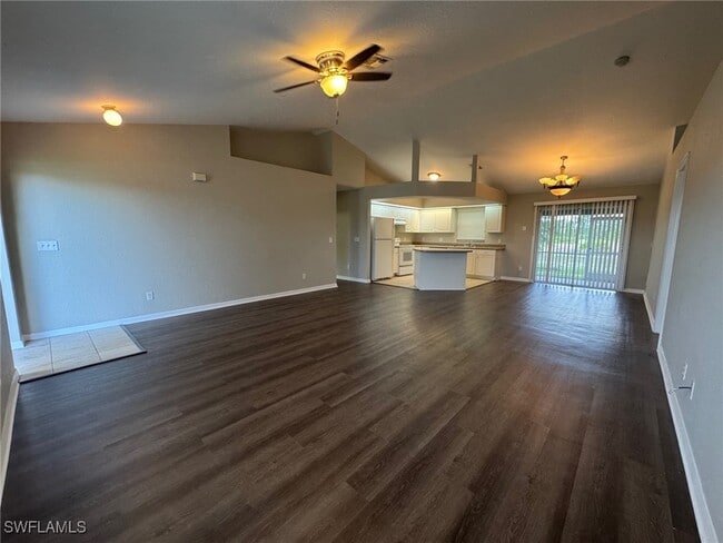 1142 Emory St E in Lehigh Acres, FL - Foto de edificio - Building Photo