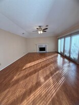 4027 Summit Valley Dr in Houston, TX - Building Photo