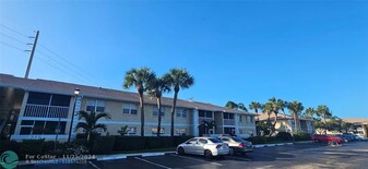 1540 SE Royal Green Cir in Port St. Lucie, FL - Foto de edificio - Building Photo