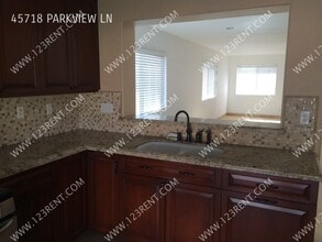 45718 Parkview Ln in Lancaster, CA - Building Photo - Building Photo