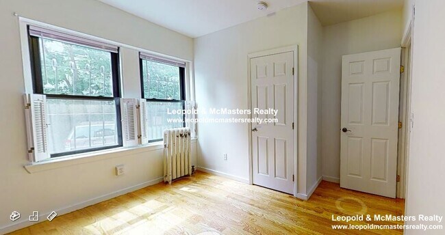 1404 Commonwealth Ave, Unit 7 in Boston, MA - Foto de edificio - Building Photo