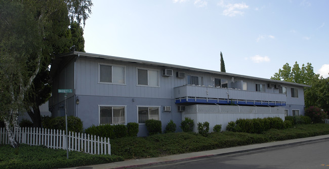 Paramount Arms Apartments in Concord, CA - Building Photo - Building Photo