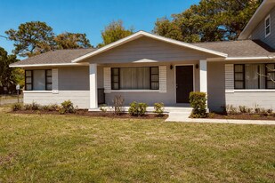 131 W Atwater Ave in Eustis, FL - Building Photo