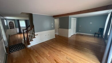 4 Bayview Rd in Durham, NH - Building Photo - Building Photo