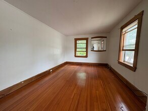 28 Woodward St in Newton, MA - Building Photo - Building Photo