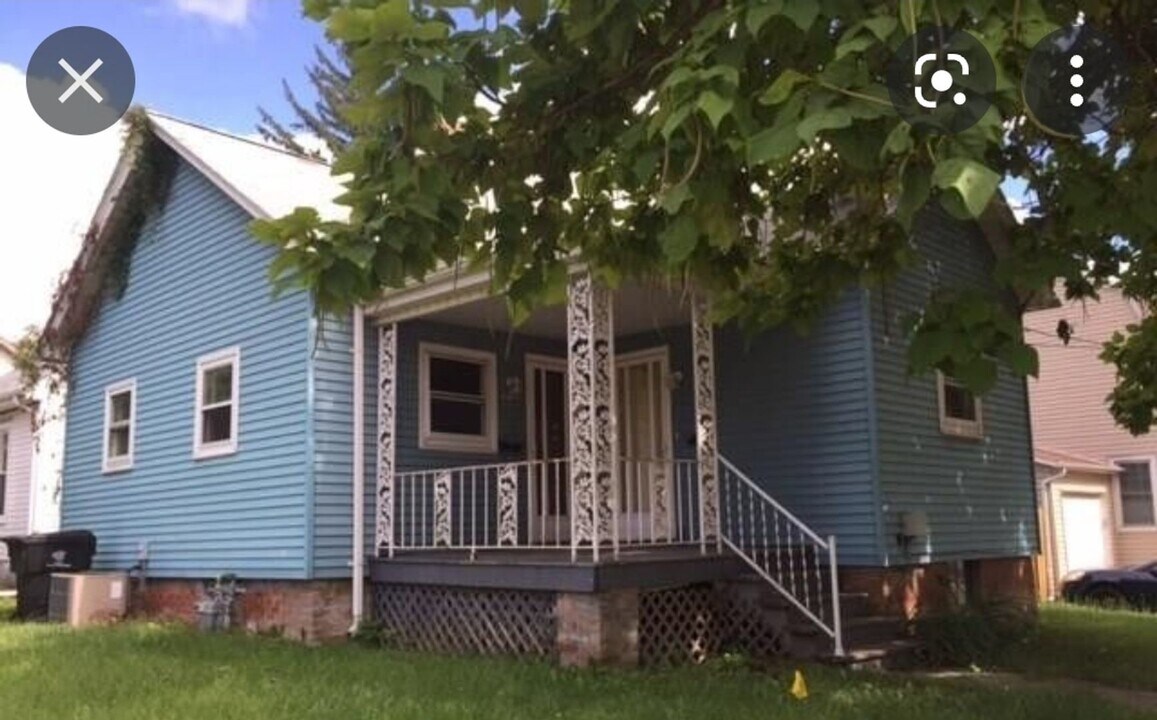 407 N Clinton St in Bloomington, IL - Building Photo