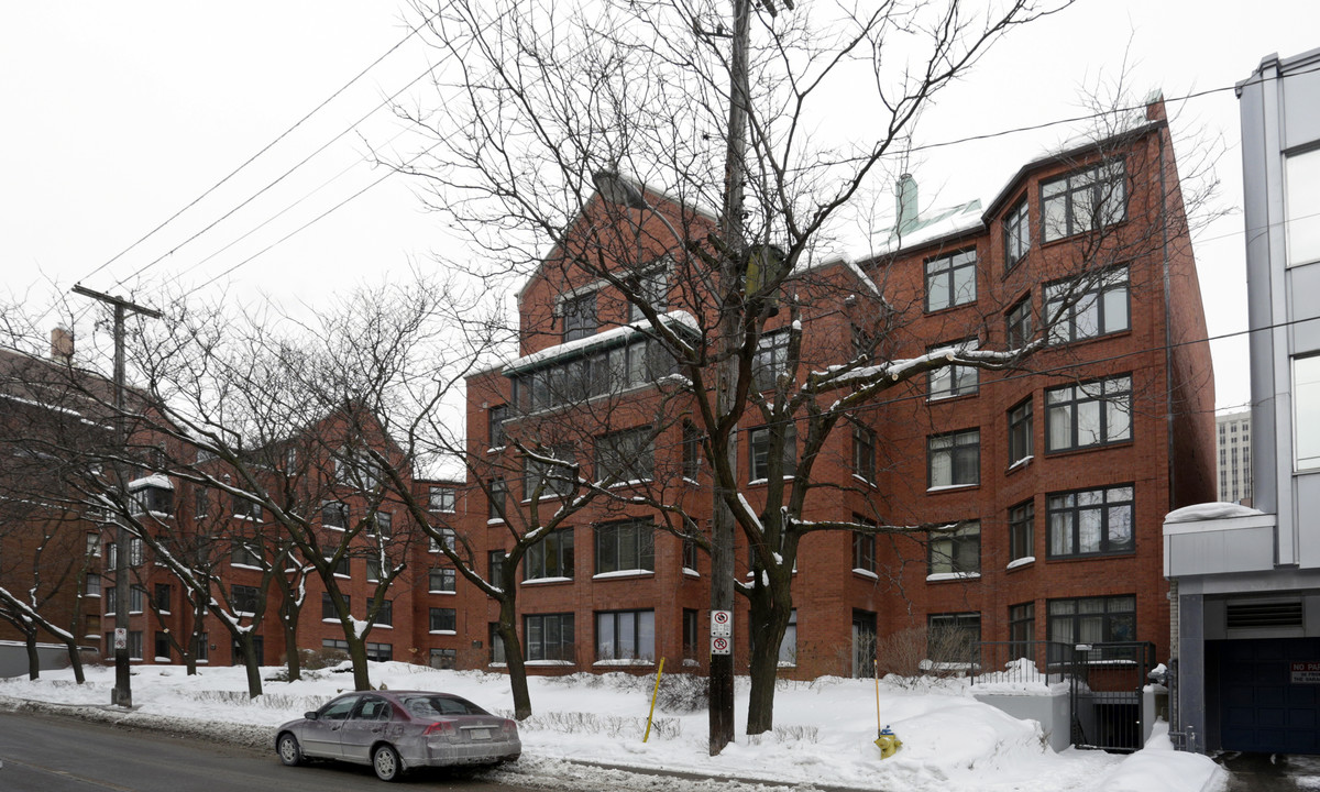 Somerset House in Ottawa, ON - Building Photo