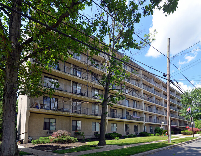 Samuel J. Kronman Apartments in Highland Park, NJ - Building Photo - Building Photo