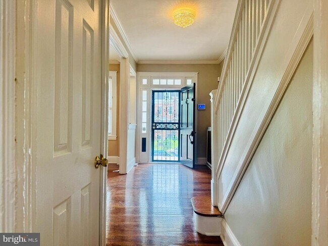 324 E University Pkwy in Baltimore, MD - Building Photo - Building Photo