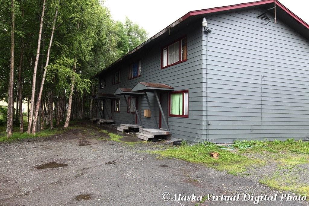 6824 Colonial Ct in Anchorage, AK - Building Photo