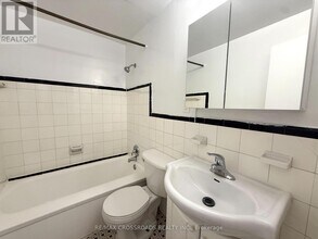 2770 Yonge St in Toronto, ON - Building Photo - Building Photo