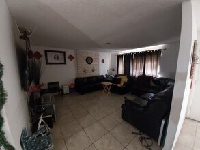 5282 S Maryland Pkwy in Las Vegas, NV - Building Photo - Building Photo