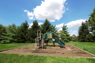 Lakeview Apartments in Franklin, IN - Building Photo - Building Photo