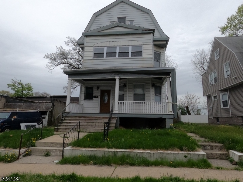 2 Hawthorne Pl in East Orange, NJ - Building Photo