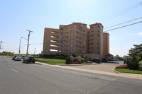 Sandcastle Condominiums in Long Branch, NJ - Foto de edificio - Building Photo