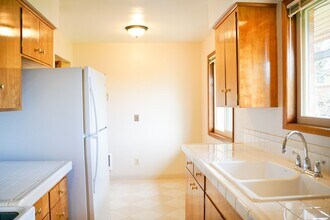 3815 SE 35th Pl in Portland, OR - Building Photo - Building Photo