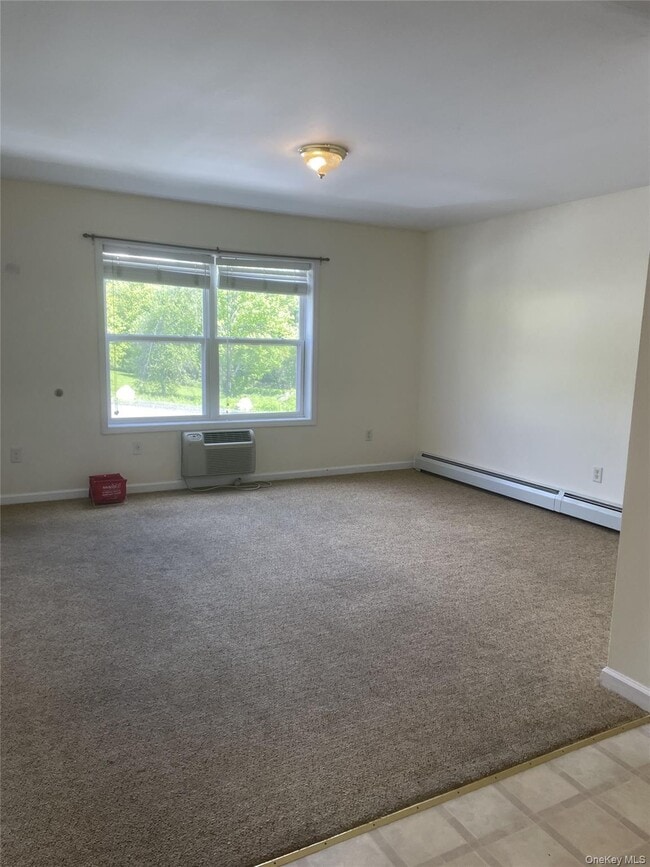 696 South St in Highland, NY - Building Photo - Building Photo