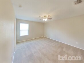 5668 McClelland St in Heath, TX - Foto de edificio - Building Photo