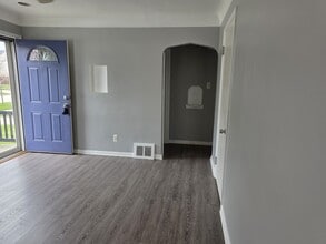 26051 Alger St in Madison Heights, MI - Building Photo - Building Photo