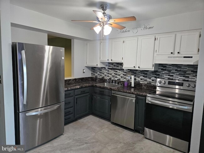 property at 2118 Cedar Barn Way