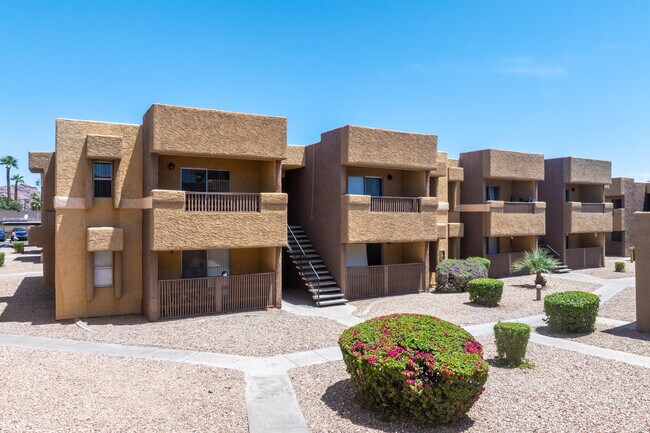 Papago Crossing in Phoenix, AZ - Foto de edificio - Building Photo
