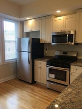 3054 N Milwaukee Ave, Unit 2R in Chicago, IL - Building Photo - Building Photo