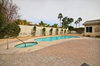6 Queens Ct in Rancho Mirage, CA - Building Photo - Building Photo
