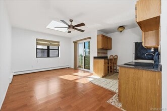 475 W Broadway in Long Beach, NY - Foto de edificio - Building Photo