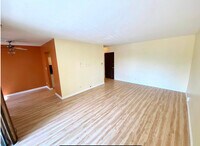 2212 Country Club Dr photo'