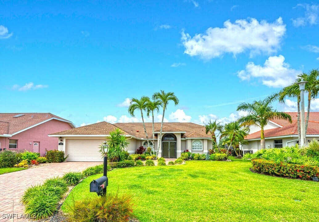 626 Lambton Ln in Naples, FL - Foto de edificio