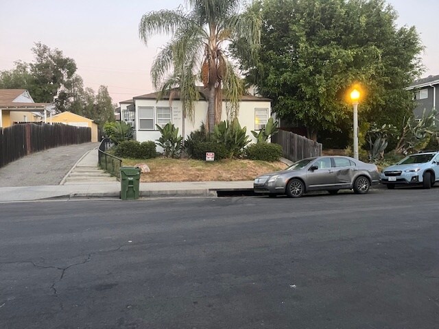 1222 S Dunsmuir Ave, Unit 1222 in Los Angeles, CA - Foto de edificio
