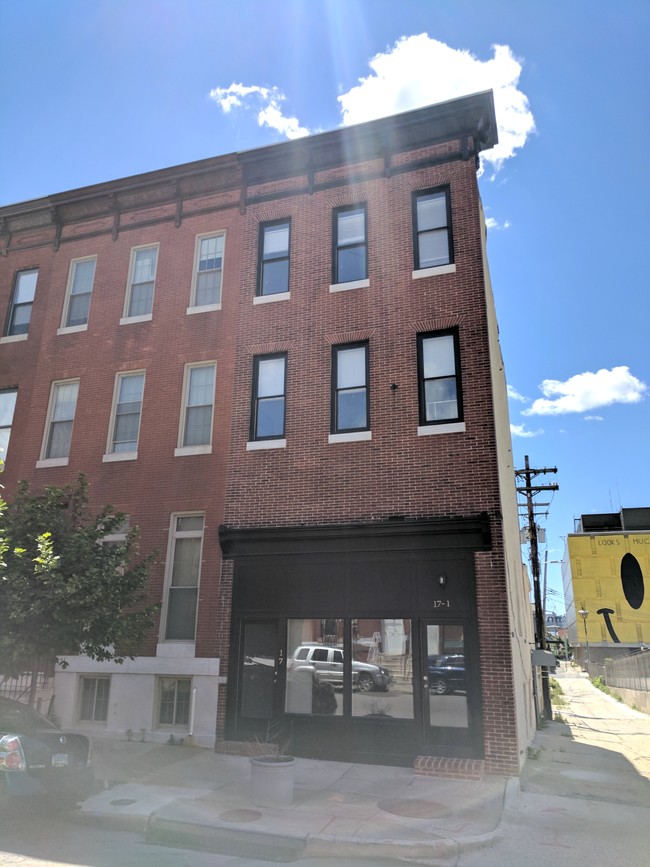 The Apartments at 17 E 21st St. in Baltimore, MD - Foto de edificio - Building Photo