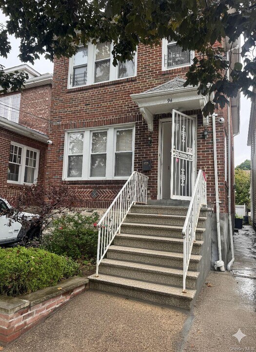94 Hyatt Ave in Yonkers, NY - Building Photo
