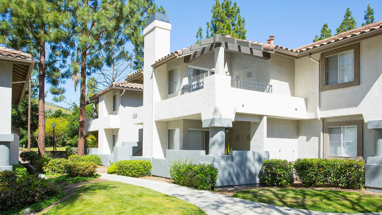 Oak Park Apartment Homes in Oak Park, CA - Building Photo